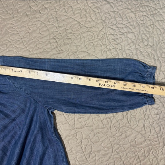 LOFT Medium/Dark Wash Denim FLOWY BLOUSE Smocked Neck-Romantic-sz. Medium - Picture 8 of 9